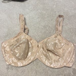 New never worn 40DD WACOAL underwire bra.
